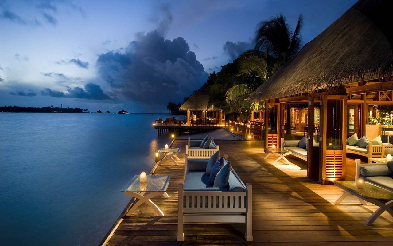 Hotels & Resorts Hotels & Resorts